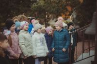 Артем Панфилов и флорист международного класса Валерия Букина провели экскурсию для школьников 4а класса школы №15