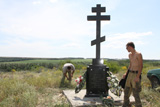 заливка фундамента под два закладных камня для памятников героям-десантникам и гвардейцам Миуса