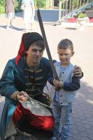 Экспозиция исторических предметов, формы одежды и макетов оружия