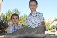 Экспозиция исторических предметов, формы одежды и макетов оружия