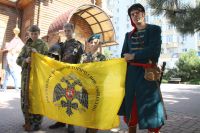 Экспозиция исторических предметов, формы одежды и макетов оружия