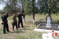 Возложение цветов на воинском захоронении «Могила неизвестного Матроса»