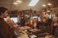 Иконописец Дмитрий Шестопалов провел экскурсию для школьников 3г класса школы № 15