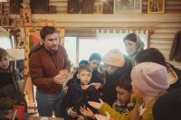 Иконописец Дмитрий Шестопалов провел экскурсию для школьников 3г класса школы № 15