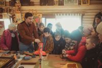 Иконописец Дмитрий Шестопалов провел экскурсию для школьников 3г класса школы № 15