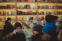 Артем Панфилов и флорист международного класса Валерия Букина провели экскурсию для школьников 4а класса школы №15