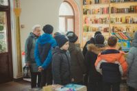 Артем Панфилов и флорист международного класса Валерия Букина провели экскурсию для школьников 4а класса школы №15