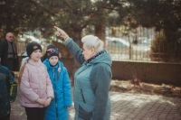 Артем Панфилов и флорист международного класса Валерия Букина провели экскурсию для школьников 4а класса школы №15