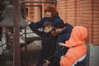 Артем Панфилов и флорист международного класса Валерия Букина провели экскурсию для школьников 4а класса школы №15