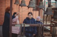 Артем Панфилов и флорист международного класса Валерия Букина провели экскурсию для школьников 4а класса школы №15