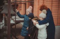 Артем Панфилов и флорист международного класса Валерия Букина провели экскурсию для школьников 4а класса школы №15