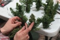 Мастер-класс по созданию венцов из хвои