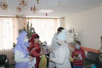 Рождественские подарки детям