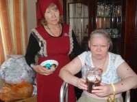 Сестры милосердия на пасхальной седмице поздравили подопечных инвалидов и малоимущие семьи.