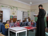 Сестры милосердия и священник прихода посетили подшефный детский дом "Аревик"