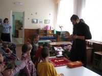 Сестры милосердия и священник прихода посетили подшефный детский дом "Аревик"