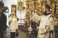 Божественную литургию в войсковом соборе Воскресения Христова