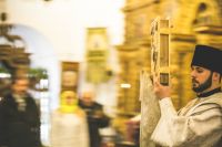 Божественную литургию в войсковом соборе Воскресения Христова