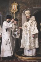 Божественную литургию в войсковом соборе Воскресения Христова