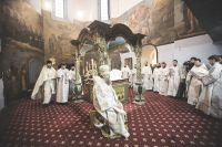 Божественную литургию в войсковом соборе Воскресения Христова