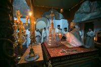 Божественную литургию в войсковом соборе Воскресения Христова