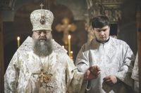 Божественную литургию в войсковом соборе Воскресения Христова