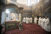 Божественную литургию в войсковом соборе Воскресения Христова