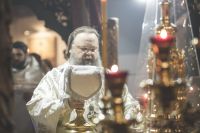 Божественную литургию в войсковом соборе Воскресения Христова