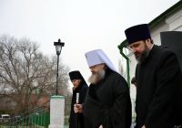 Божественную литургию в войсковом соборе Воскресения Христова