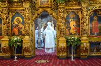 Божественную литургию в войсковом соборе Воскресения Христова