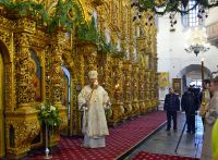 Божественную литургию в войсковом соборе Воскресения Христова