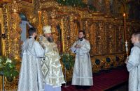 Божественную литургию в войсковом соборе Воскресения Христова