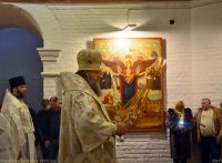 Божественную литургию в войсковом соборе Воскресения Христова