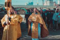 Кресту Твоему поклоняемся, Владыко, и святое Воскресение Твое славим!