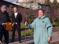 Аллея кинофорума «Детский КиноМай» пополнилась новыми растениями Аллея кинофорума «Детский КиноМай» пополнилась новыми растениями