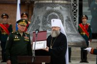 Освящение колокола и передача боевых знамен