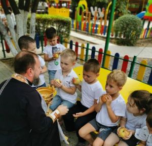 Освящение плодов в детсадах