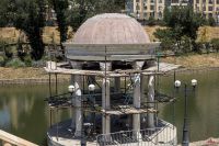 В ротонде Георгиевского парка создаётся мозаика с образом Духа Святого в виде голубя.