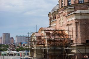 Приближается к финалу один из этапов строительства храма святого Георгия Победоносца – укладка медной кровли.