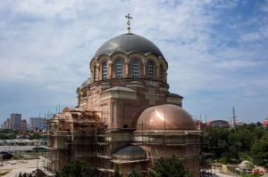 Приближается к финалу один из этапов строительства храма святого Георгия Победоносца – укладка медной кровли.