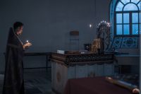 Духовенство и прихожане молитвенно встретили двунадесятый праздник Воздвижения Честного и Животворящего Креста Господня .