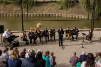 Мелодии Моцарта, Брамса, Верди, Штрауса, Легара и других классиков звучали в воскресенье в Георгиевском парке. Мелодии Моцарта, Брамса, Верди, Штрауса, Легара и других классиков звучали в воскресенье в Георгиевском парке.