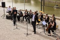 Мелодии Моцарта, Брамса, Верди, Штрауса, Легара и других классиков звучали в воскресенье в Георгиевском парке. Мелодии Моцарта, Брамса, Верди, Штрауса, Легара и других классиков звучали в воскресенье в Георгиевском парке.