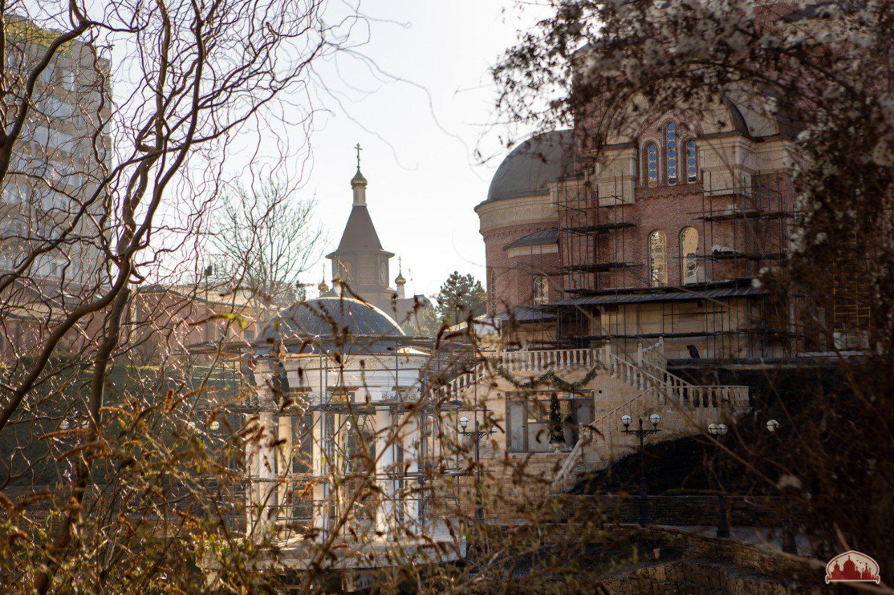 Народный календарь говорит, что сегодня Международный день «Спасибо». Хороший повод обратиться к Богу с благодарностью за все Его милости.