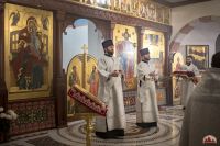 Божественную литургию в криптовом храме совершил митрополит Меркурий.
