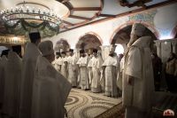 Божественную литургию в криптовом храме совершил митрополит Меркурий.