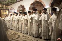 Божественную литургию в криптовом храме совершил митрополит Меркурий.