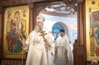 Божественную литургию в криптовом храме совершил митрополит Меркурий.