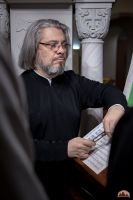 Божественную литургию в криптовом храме совершил митрополит Меркурий.