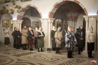 Божественную литургию в криптовом храме совершил митрополит Меркурий.